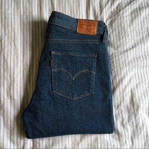 LEVI’S High Waisted Jeans